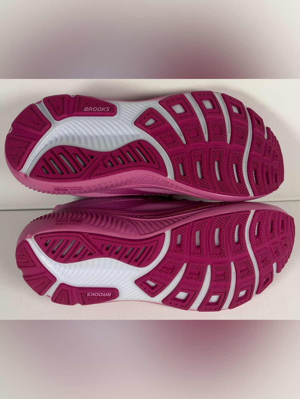 Brooks Ghost 17 Shoes Womens Size 8 Pink Fuchsia Sneakers Running Athletic Gold - Picture 7 of 8